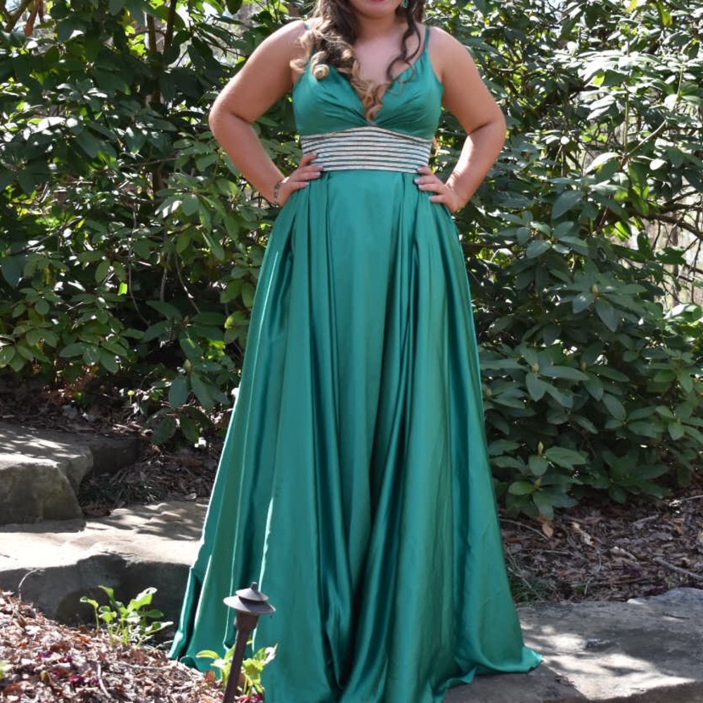 Emerald green Sherri hill prom/formal dress